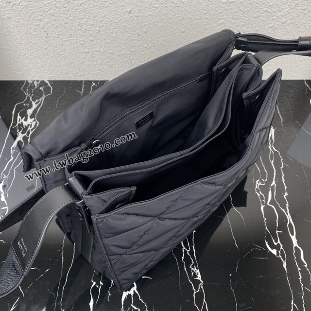 Prada專櫃新版菱格刺繡郵差包 2VD057 普拉達Re-Nylon再生尼龍單肩包 csp1651